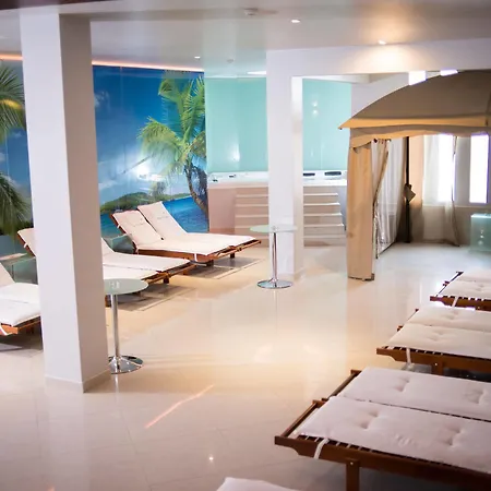 Phoenix Hotel 4*